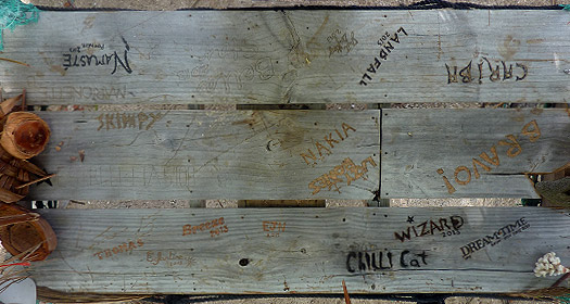 Sud Bar (south bar, pronounced 'seud bar') - if you build it, they will carve on it